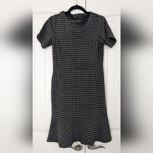 Banana Republic short sleeve bell skirt houndstooth dress